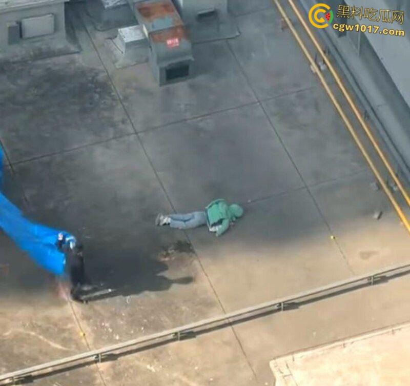 河北石家庄绿衣少女跳楼，警察劝说4个小时无果竟然跑去吃饭，少女觉得自己根本不受重视，竟然直接纵深一跃！  第5张