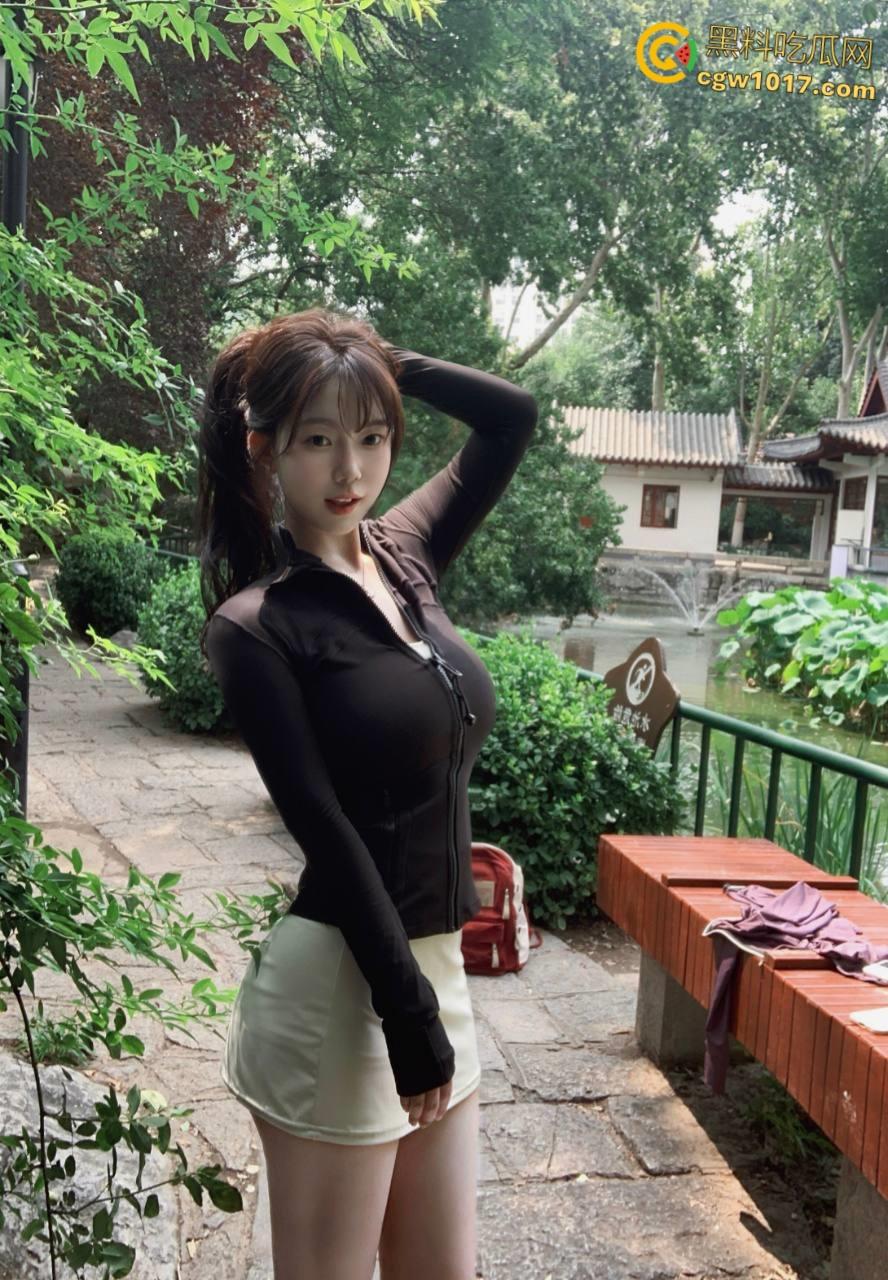 不再犹豫抓住机会,趁着女儿醉酒后不省人事,掀开裙子脱下可爱的白色内裤,如愿以偿的抱着女儿的屁股操了起来 ! 第2张 不再犹豫抓住机会,趁着女儿醉酒后不省人事,掀开裙子脱下可爱的白色内裤,如愿以偿的抱着女儿的屁股操了起来 ! 第2张