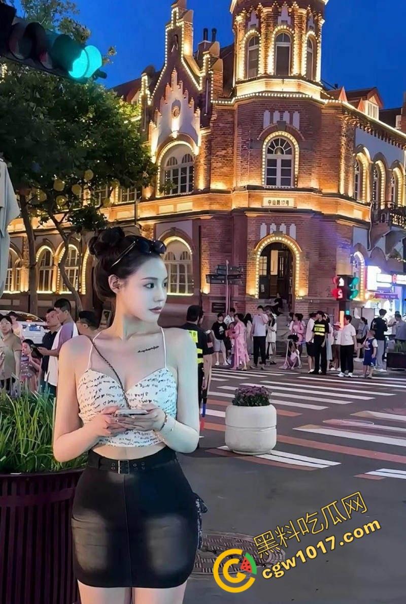 汕头网红【余微娜】沦为富二代母狗:露脸舔棒狂野放浪,多姿势爆操声响彻房间,视频泄密惹人眼球! 第2张 汕头网红【余微娜】沦为富二代母狗:露脸舔棒狂野放浪,多姿势爆操声响彻房间,视频泄密惹人眼球! 第2张