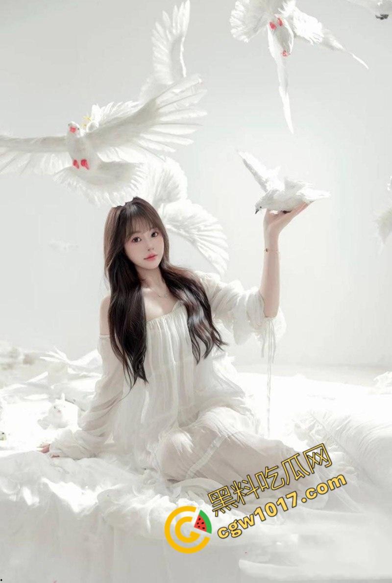 汕头网红【余微娜】沦为富二代母狗:露脸舔棒狂野放浪,多姿势爆操声响彻房间,视频泄密惹人眼球! 第3张 汕头网红【余微娜】沦为富二代母狗:露脸舔棒狂野放浪,多姿势爆操声响彻房间,视频泄密惹人眼球! 第3张