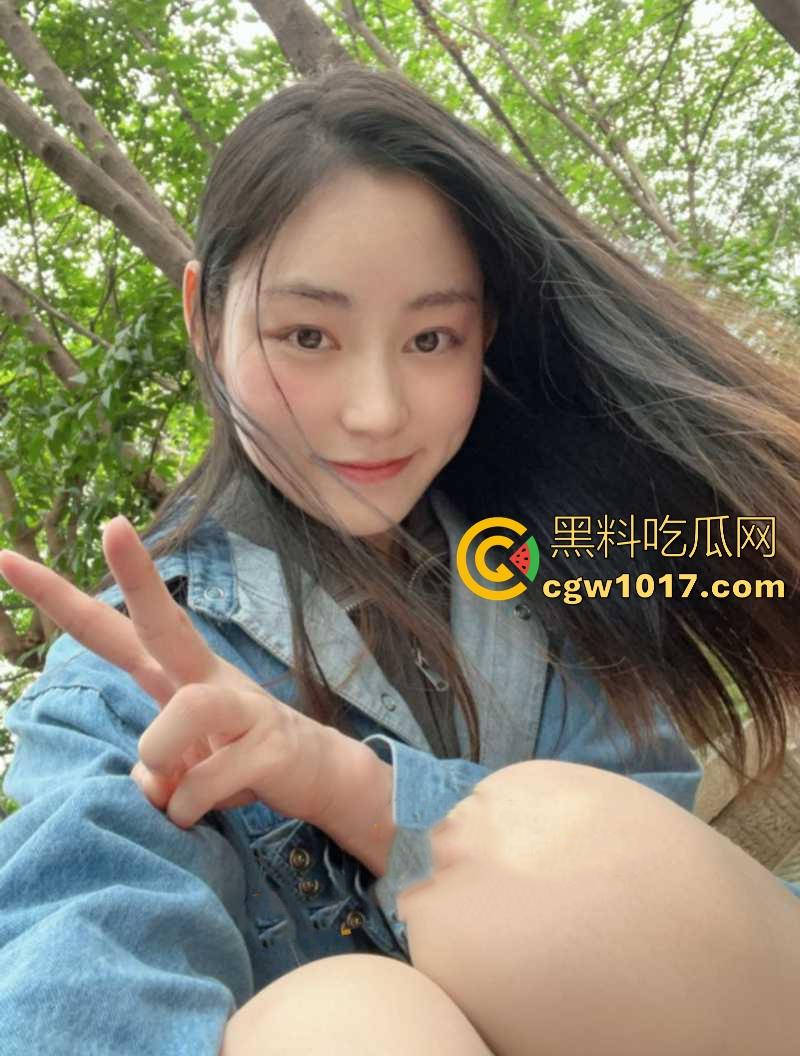 河南高挑骚逼营销【陈奕莹】清纯少女私下却是淫荡的母狗，在家发骚与人裸聊等操，全程露脸揉搓，这逼是真的黑啊！  第3张