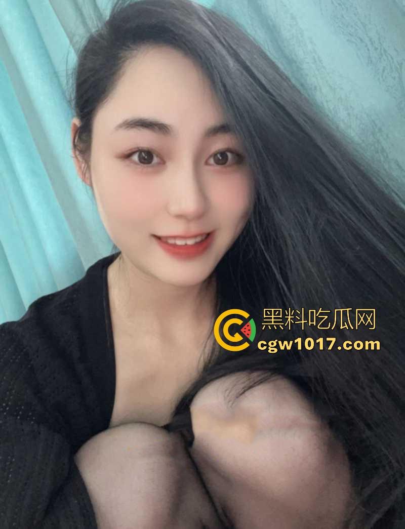 河南高挑骚逼营销【陈奕莹】清纯少女私下却是淫荡的母狗，在家发骚与人裸聊等操，全程露脸揉搓，这逼是真的黑啊！  第6张