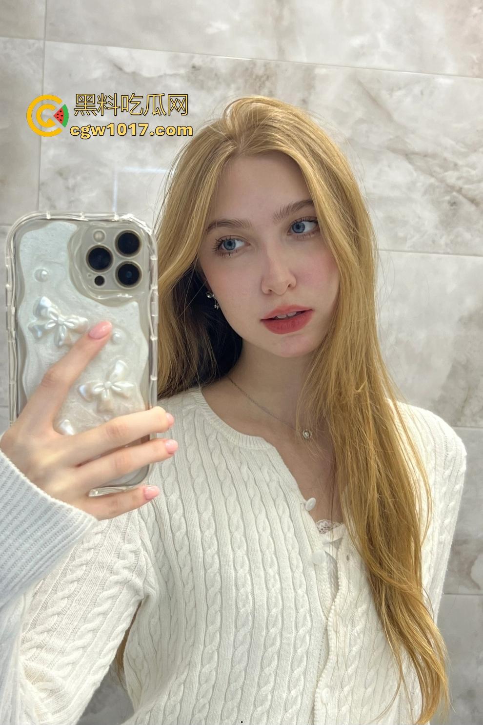 俄罗斯高颜值情侣【ShineTeens】，瘦身小骚货被巨屌蛮族鸡巴猛操子宫，艺术气息喷汁如油画！  第1张