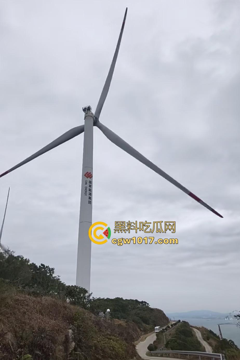 11月9日江西九江鄱阳湖服务区，吉电风扇叶突然断裂，玻璃纤维漫天飞舞，居民吸入有炸肺的风险，这都没人管？  第6张