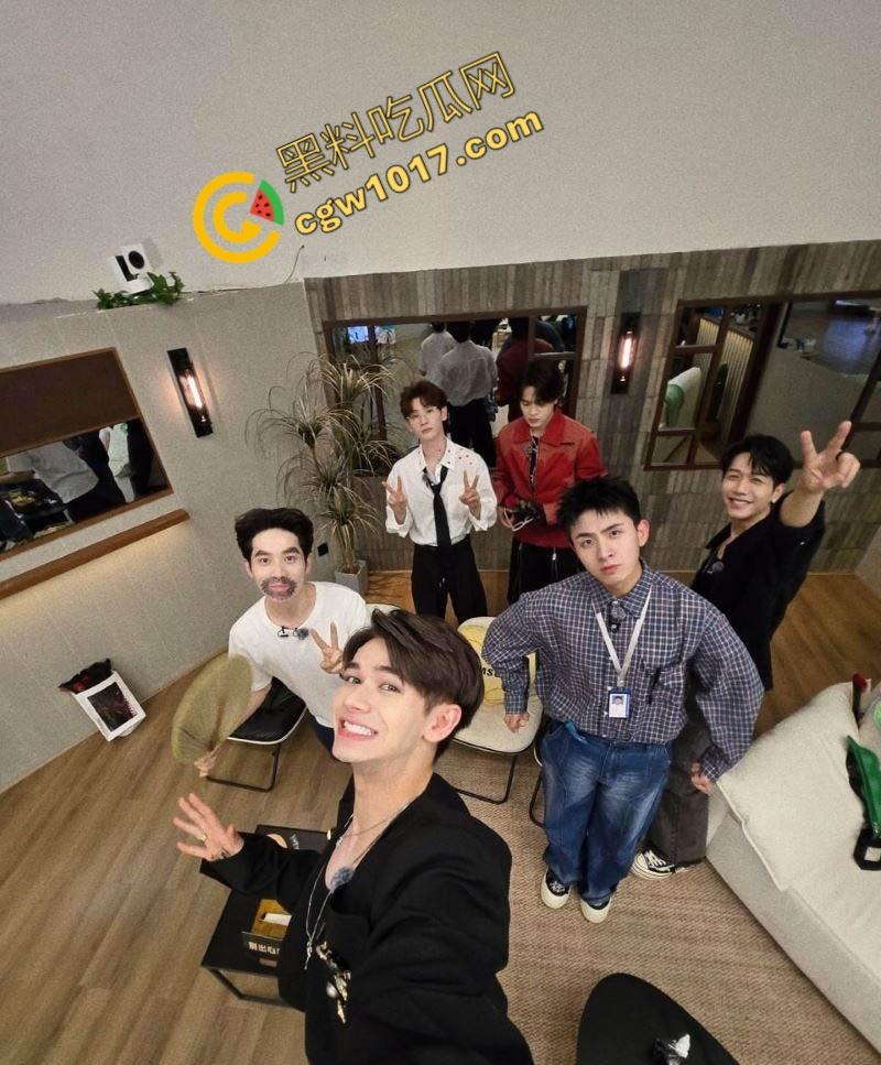 顶流男歌手【焦迈奇】密室调教视频震惊娱乐圈,腹肌男神被资本大佬如狗般玩弄,表情从抗拒到享受,炸裂网络! 第4张 顶流男歌手【焦迈奇】密室调教视频震惊娱乐圈,腹肌男神被资本大佬如狗般玩弄,表情从抗拒到享受,炸裂网络! 第4张