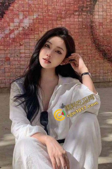 纹身嫂子狂野夜:沙发上狂野交欢,嫩乳纹身挑逗小叔子,白虎紧穴颤抖,高潮喷溅! 第3张 纹身嫂子狂野夜:沙发上狂野交欢,嫩乳纹身挑逗小叔子,白虎紧穴颤抖,高潮喷溅! 第3张