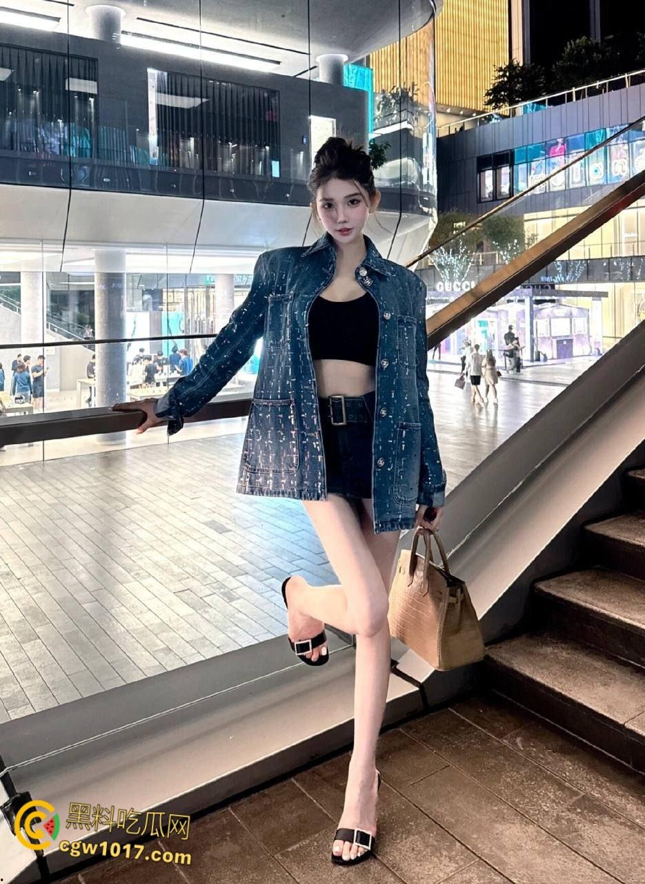 乱伦史上最愉快的一次性交!姐姐穿着肉丝袜给我足交,我给姐姐舔脚舔穴,温热的小穴直接把我夹内射了 ! 第1张 乱伦史上最愉快的一次性交!姐姐穿着肉丝袜给我足交,我给姐姐舔脚舔穴,温热的小穴直接把我夹内射了 ! 第1张