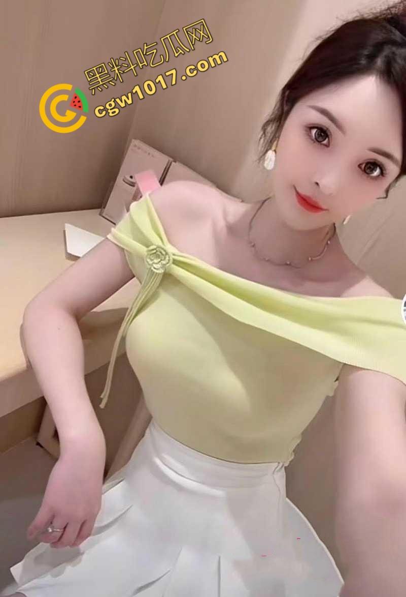 福州极品人妻【叶青霞】援交金主视频曝光:裸舞舔肛深喉,连续喷水,绿帽老公在家带娃,她却在床上浪性十足! 第1张 福州极品人妻【叶青霞】援交金主视频曝光:裸舞舔肛深喉,连续喷水,绿帽老公在家带娃,她却在床上浪性十足! 第1张