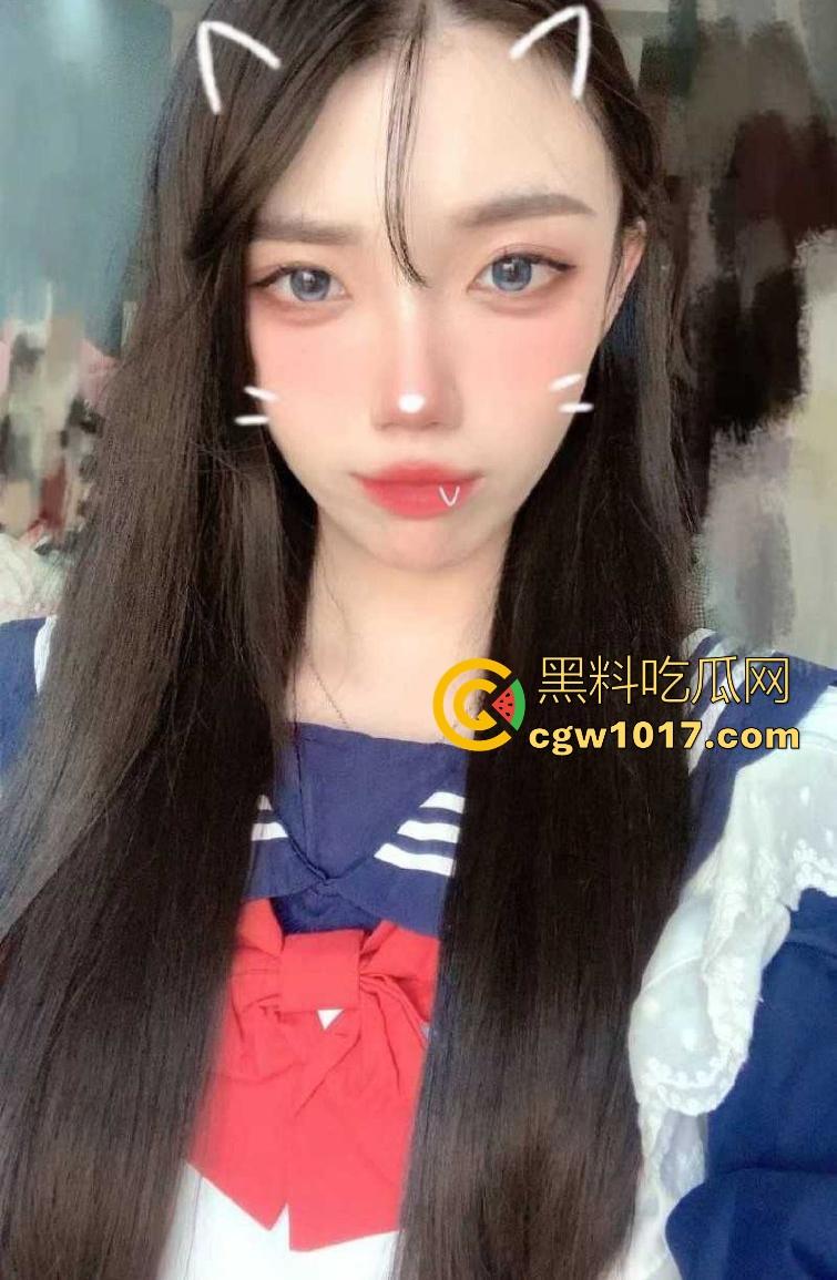 重庆极品陪酒女化身母狗献身客户，身穿黑丝情趣跪地舔屌，精湛的口技搭配上风骚的气质，简直反差到了骨子里！  第2张