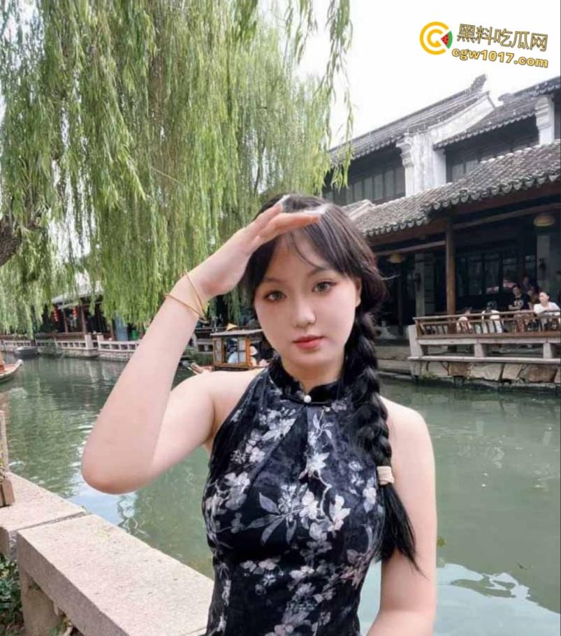 浙江温州商学院清纯眼睛妹【杨梦婷】,与男友酒店开房露脸口交,闭眼撸管口交满脸享受,反差十足 ! 第1张 浙江温州商学院清纯眼睛妹【杨梦婷】,与男友酒店开房露脸口交,闭眼撸管口交满脸享受,反差十足 ! 第1张