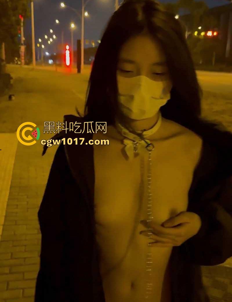 外网户外调教博主【小雨绵绵】各种户外全裸露出爬行自慰，随机拜访陌生人家，最对听从指令的骚母狗！  第2张