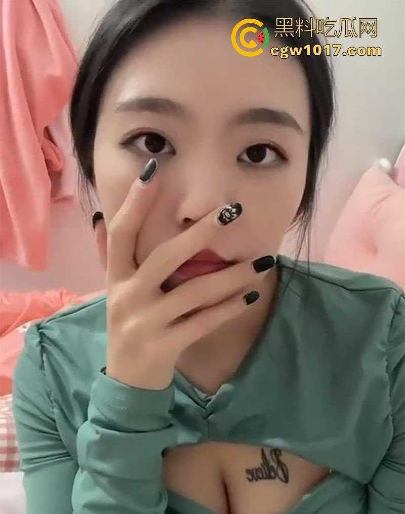 擦边素人主播竟为讨好金主，自家变情趣仓库，电动玩具、丝袜成山！各种楼道野战露脸性爱，只为金主满意！  第3张