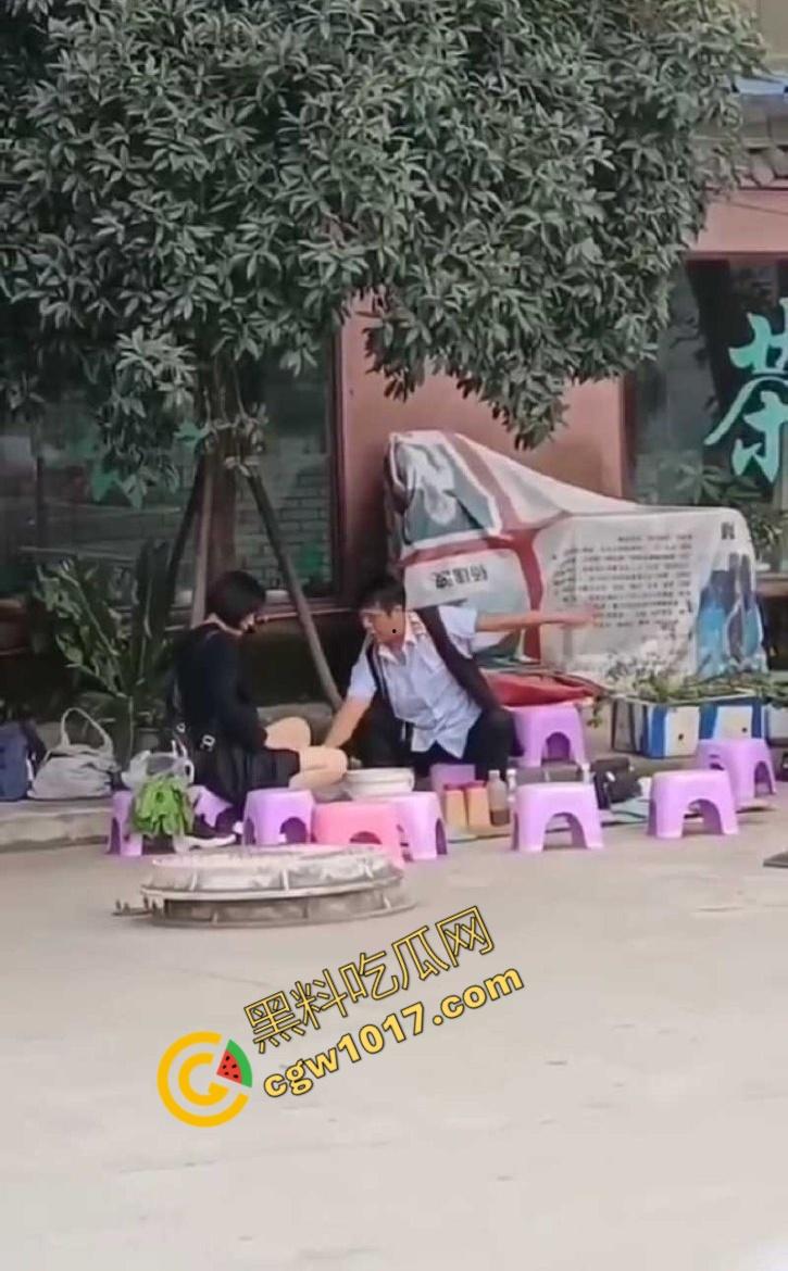 公园算命大师诱骗小仙女，揉胸抠穴就能断知福祸，小仙女被玩弄至高潮，彻底沦陷！  第1张