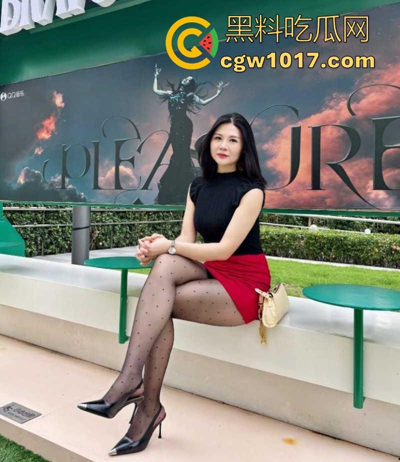 风骚前同事瞒着出差的老公，把孩子留家里出门疯狂偷情泄欲，穿渔网黑丝被猛插，花式做爱，淫叫声充满了整个房间！  第2张