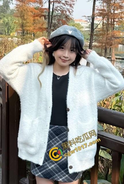 湖南长沙【黄梦瑶】酒店激战视频全网疯传，粉嫩鲍鱼爆裂求操，黑丝美腿缠腰疯狂交欢，刺激血脉偾张  第1张