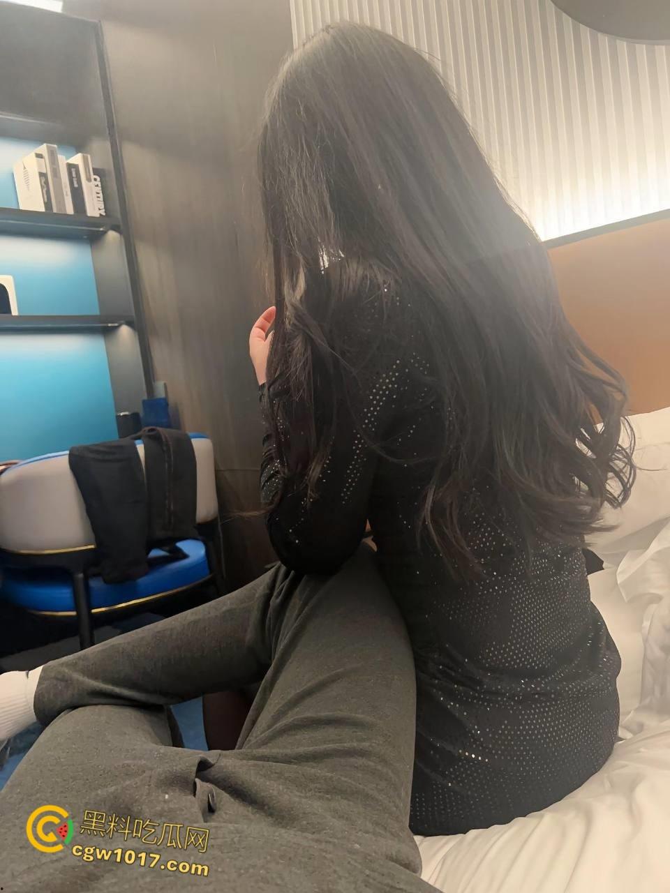 姐姐一边喝奶我就一边摸她奶,直接把姐姐按在地上口交,穿着牛仔长靴对镜后入,水都快喷我脸上来了 ! 第3张 姐姐一边喝奶我就一边摸她奶,直接把姐姐按在地上口交,穿着牛仔长靴对镜后入,水都快喷我脸上来了 ! 第3张