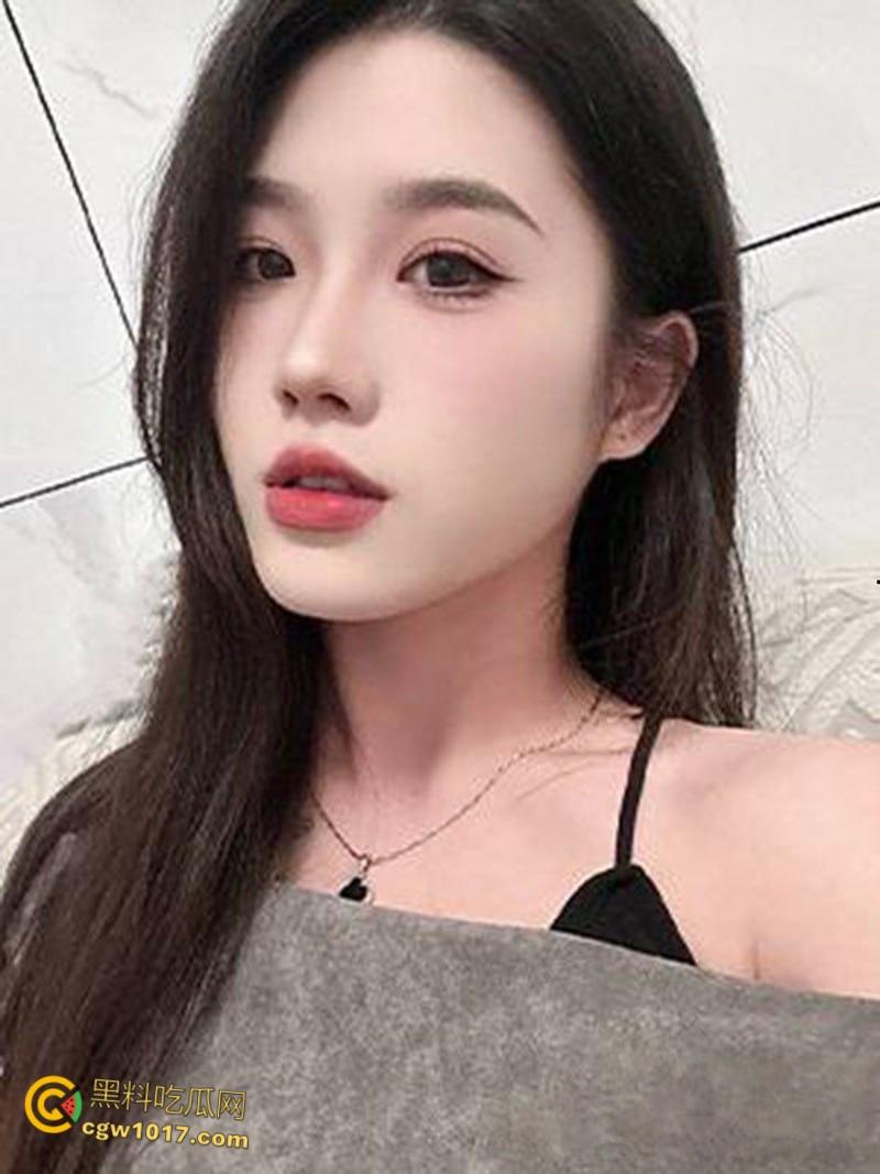 高颜值台球助教【李宇萱】，私下约炮金主被3p调教，情趣短裙包裹娇躯，樱桃小嘴猛吸大屌，后入猛操极品翘臀！  第2张