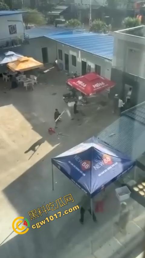 柬埔寨木牌突击抓捕:大楼被围“狗推”慌逃,警笛声与尖叫声交织,大楼一夜成围城! 第2张 柬埔寨木牌突击抓捕:大楼被围“狗推”慌逃,警笛声与尖叫声交织,大楼一夜成围城! 第2张