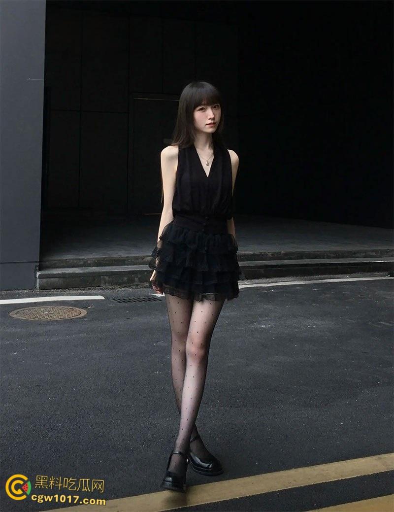 高颜气质御姐【刘若霓】，杭州做外围卖淫视频曝光，极品美腿开档黑丝，趴在窗户后入打桩，骚浪淫叫太诱人了 ！  第2张