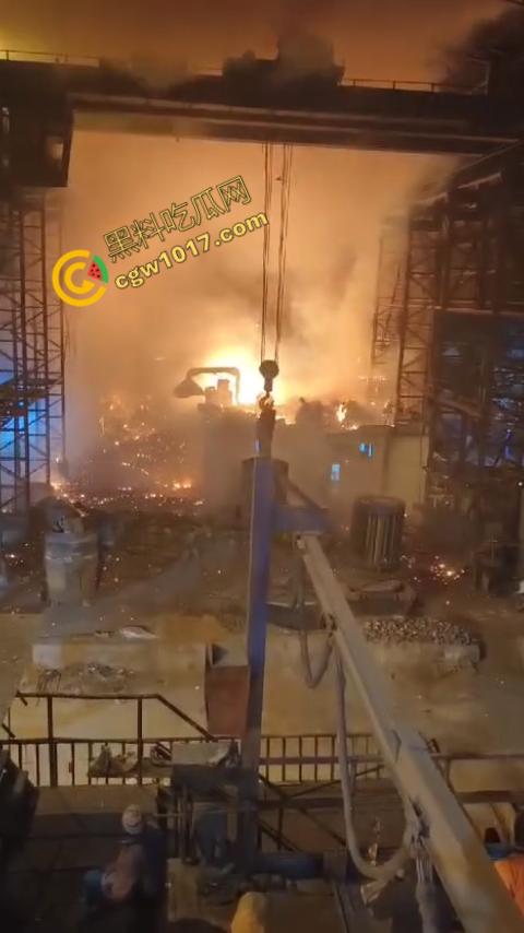 震撼!菲律宾钢厂惨剧:钢水如魔鬼喷发,烈焰吞噬生命,烧伤死亡者无数,惨象人间地狱! 第4张 震撼!菲律宾钢厂惨剧:钢水如魔鬼喷发,烈焰吞噬生命,烧伤死亡者无数,惨象人间地狱! 第4张