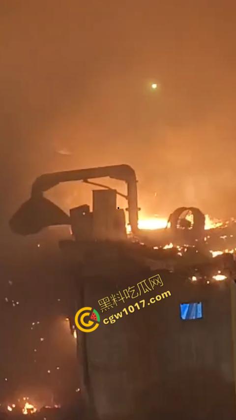 震撼!菲律宾钢厂惨剧:钢水如魔鬼喷发,烈焰吞噬生命,烧伤死亡者无数,惨象人间地狱! 第7张 震撼!菲律宾钢厂惨剧:钢水如魔鬼喷发,烈焰吞噬生命,烧伤死亡者无数,惨象人间地狱! 第7张