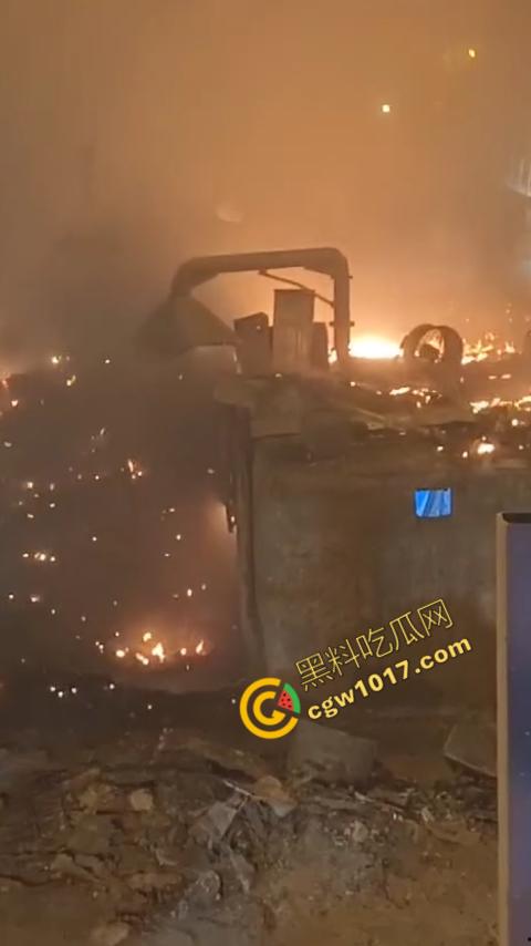 震撼!菲律宾钢厂惨剧:钢水如魔鬼喷发,烈焰吞噬生命,烧伤死亡者无数,惨象人间地狱! 第9张 震撼!菲律宾钢厂惨剧:钢水如魔鬼喷发,烈焰吞噬生命,烧伤死亡者无数,惨象人间地狱! 第9张