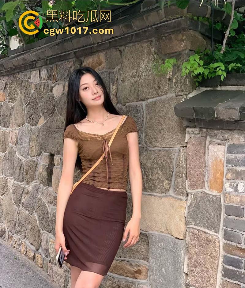 湘潭大学极品高挑美女【林奕怡】约炮视频曝光，完全露脸口交骑乘，超绝身材颜值，无套抽插白虎骚穴淫荡无比！  第3张