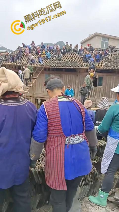 贵州黔东南搬家视频火爆全网，众人合力将房屋搬走，离谱骚操作看呆网友，直呼这才是真正的“搬家”！  第2张