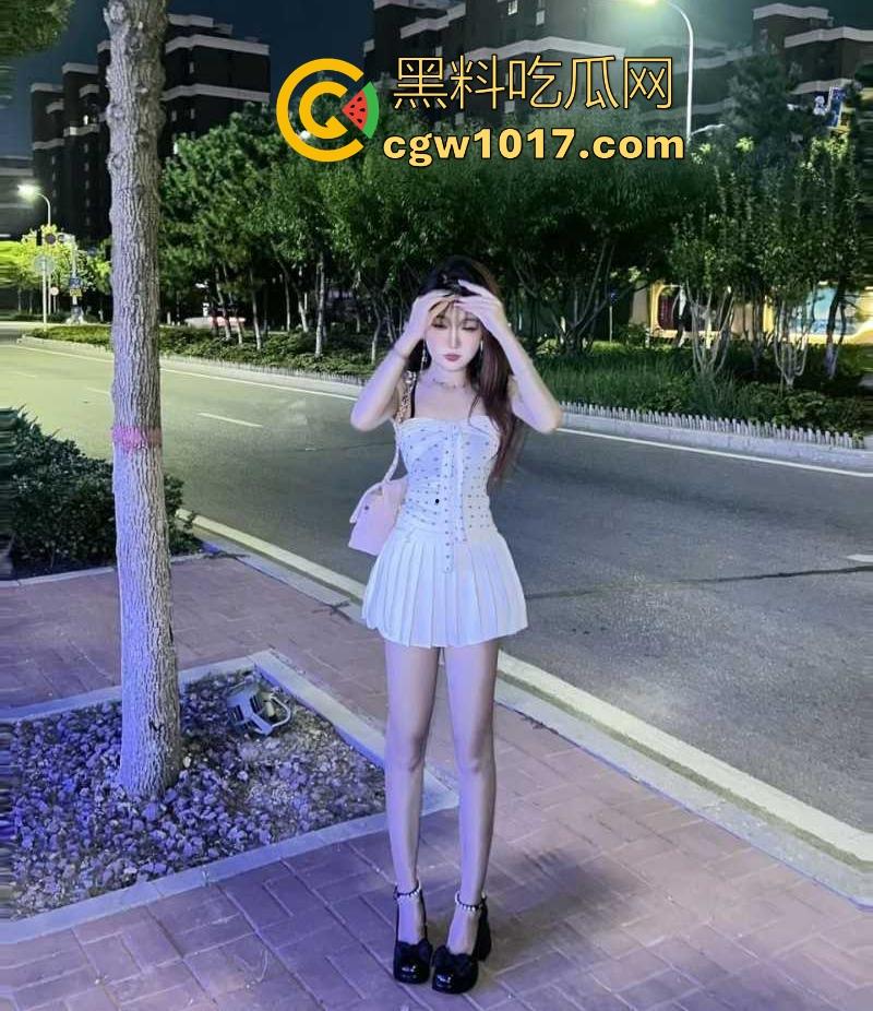 广东美术学院【李柒然】清纯女神秒变反差母狗，红唇裹住粗硬大屌，深喉跪舔，无套后入，不是一般的骚啊！  第5张