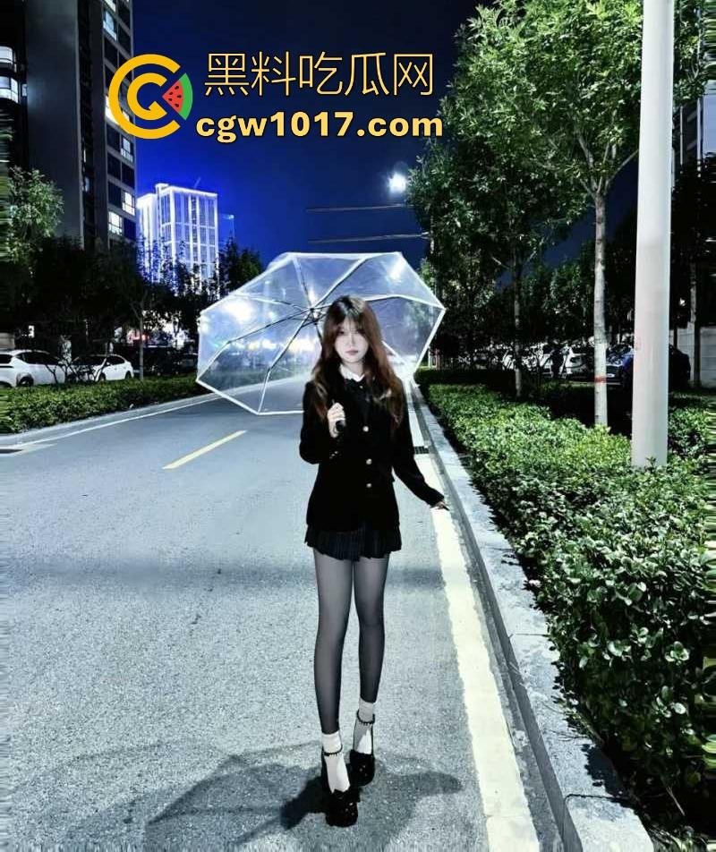 广东美术学院【李柒然】清纯女神秒变反差母狗，红唇裹住粗硬大屌，深喉跪舔，无套后入，不是一般的骚啊！  第6张