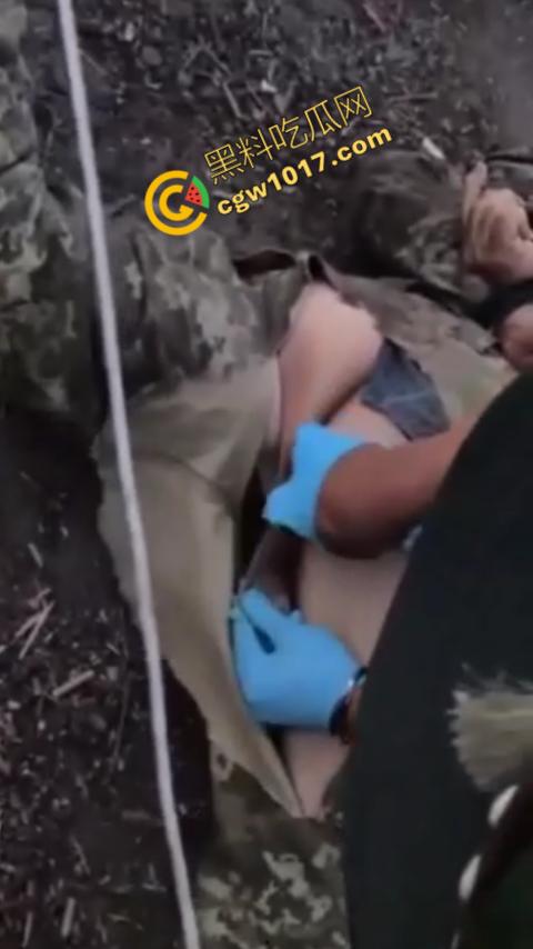 恐怖慎入:战俘被残虐致死内部视频曝光:耳朵,阴茎被残忍收割,现场画面血腥暴力,胆小这勿入! 第4张 恐怖慎入:战俘被残虐致死内部视频曝光:耳朵,阴茎被残忍收割,现场画面血腥暴力,胆小这勿入! 第4张