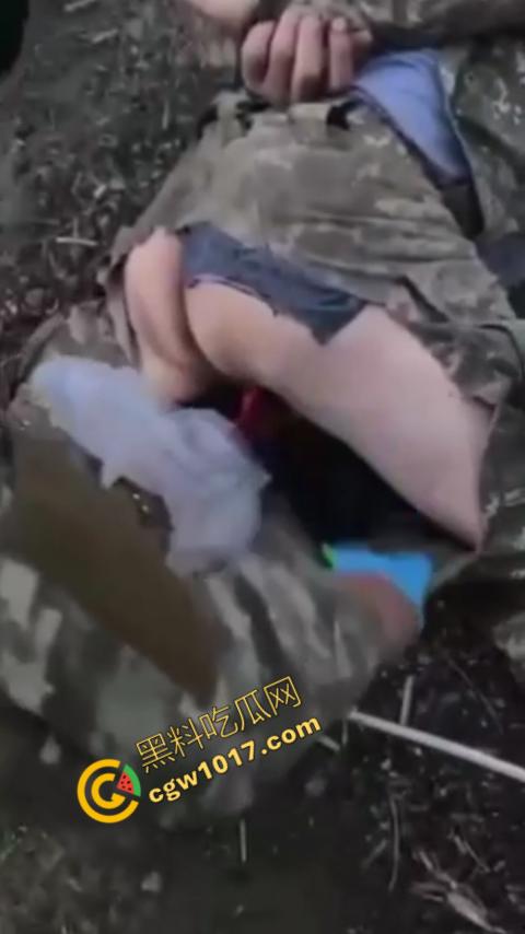 恐怖慎入:战俘被残虐致死内部视频曝光:耳朵,阴茎被残忍收割,现场画面血腥暴力,胆小这勿入! 第7张 恐怖慎入:战俘被残虐致死内部视频曝光:耳朵,阴茎被残忍收割,现场画面血腥暴力,胆小这勿入! 第7张