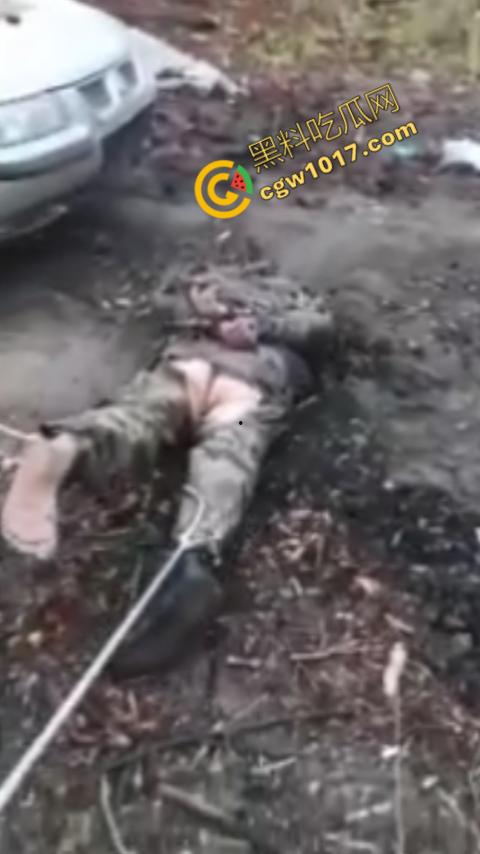 恐怖慎入:战俘被残虐致死内部视频曝光:耳朵,阴茎被残忍收割,现场画面血腥暴力,胆小这勿入! 第10张 恐怖慎入:战俘被残虐致死内部视频曝光:耳朵,阴茎被残忍收割,现场画面血腥暴力,胆小这勿入! 第10张