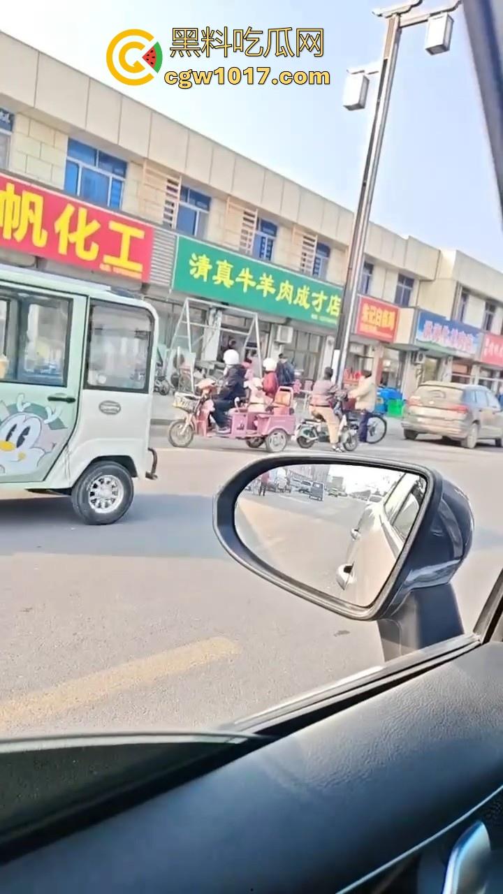 聊城高唐固河段发生重大车祸，大卡车拉钢管，一个急刹驾驶室都没了，好恐怖啊，不知道人有事没！  第7张