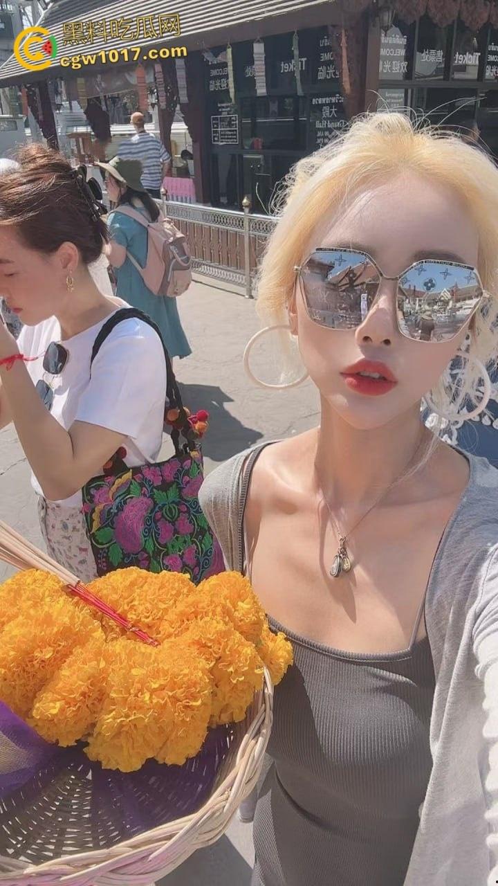 抖音网红主播【梦楠】，曾龙珠直播的人气主播，私密1对1视频泄露，化身撩人尤物全裸自慰，诱惑力爆表！  第4张