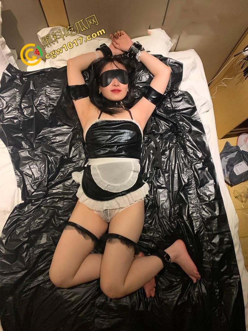 北京国企员工【邓佳佳】分手后被曝:清纯眼镜婊被前男友各种调教,粉嫩小穴被无套内射,床上淫态尽显! 第9张 北京国企员工【邓佳佳】分手后被曝:清纯眼镜婊被前男友各种调教,粉嫩小穴被无套内射,床上淫态尽显! 第9张