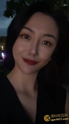 深夜钻到大姐被窝，把姐姐摸无奈了，半推半就把姐姐白浆操了出来，想拒绝这段乱伦史又无法抗拒 ！  第2张