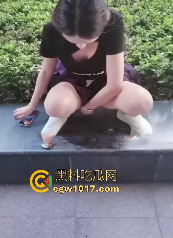 调教骚逼炮友！带着跳蛋逛街，当众强制高潮，大胆户外露出，玩的就是刺激玩的就是心跳，好刺激好喜欢！  第7张