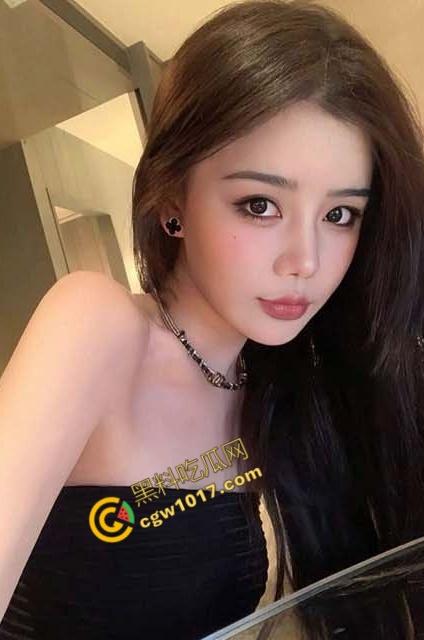 迷人马油丝袜的诱惑:极品表姐玉腿上满是淫靡光泽,极品嫩穴被疯狂爆操内射,刺激万分! 第3张 迷人马油丝袜的诱惑:极品表姐玉腿上满是淫靡光泽,极品嫩穴被疯狂爆操内射,刺激万分! 第3张