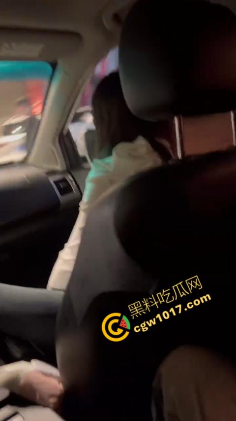 精神小伙街头血战,手起刀落、血洒狂风,勇敢如电影英雄,但残酷如恶魔猛兽,惹不起的狂野疯子! 第1张 精神小伙街头血战,手起刀落、血洒狂风,勇敢如电影英雄,但残酷如恶魔猛兽,惹不起的狂野疯子! 第1张