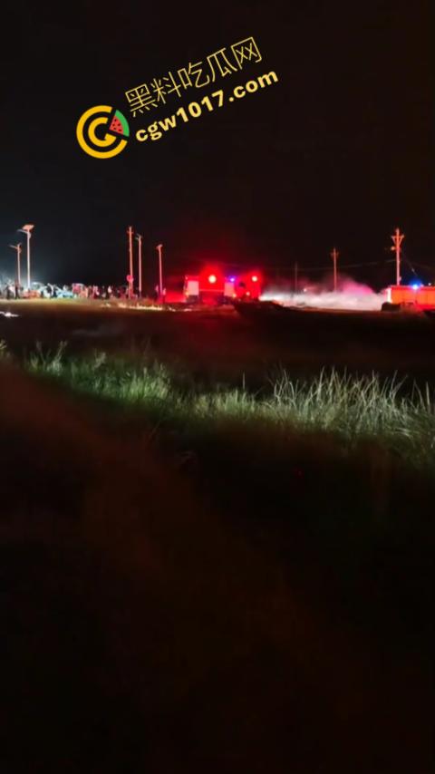 宁德突发火灾!渔船连环暴燃,火舌腾空,夜间被烈焰吞噬殆尽,惊险一刻令人心神俱裂! 第3张 宁德突发火灾!渔船连环暴燃,火舌腾空,夜间被烈焰吞噬殆尽,惊险一刻令人心神俱裂! 第3张