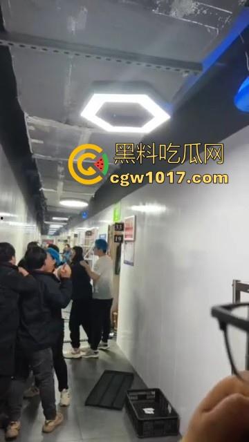 21世纪外卖员经典战役，美饿大战、出餐口大战后厨等等名场面，当今社会最不好惹的一群人，生死看淡不服就干！  第2张