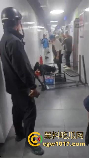 21世纪外卖员经典战役，美饿大战、出餐口大战后厨等等名场面，当今社会最不好惹的一群人，生死看淡不服就干！  第3张