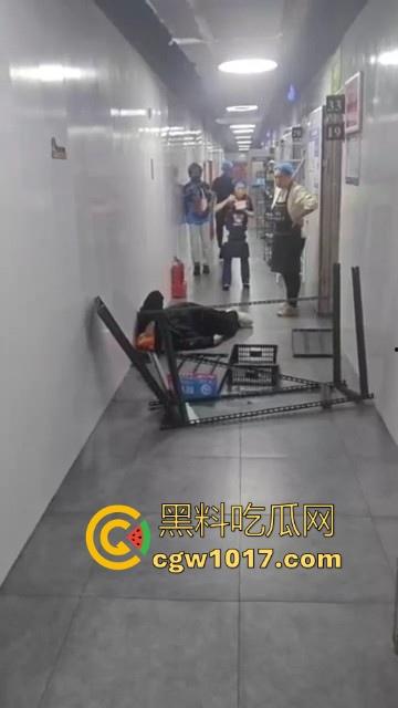 21世纪外卖员经典战役，美饿大战、出餐口大战后厨等等名场面，当今社会最不好惹的一群人，生死看淡不服就干！  第4张