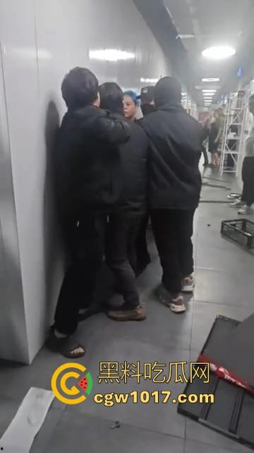 21世纪外卖员经典战役，美饿大战、出餐口大战后厨等等名场面，当今社会最不好惹的一群人，生死看淡不服就干！  第7张