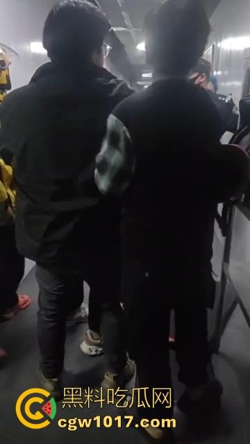 21世纪外卖员经典战役，美饿大战、出餐口大战后厨等等名场面，当今社会最不好惹的一群人，生死看淡不服就干！  第8张