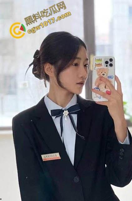 辽源巴卤社火锅店老板娘私下嗜好多人乱交，绿帽老公分享骚照，性感骚穴被无套爆操，白浆横流，淫靡不堪！  第1张