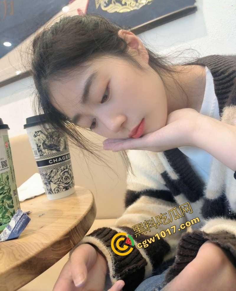 上海极品舞蹈生【杨萧颜】难以抵抗金钱诱惑,堕落为金主性奴,胯下侍奉爆筋肉棒,口技十分了得! 第2张 上海极品舞蹈生【杨萧颜】难以抵抗金钱诱惑,堕落为金主性奴,胯下侍奉爆筋肉棒,口技十分了得! 第2张