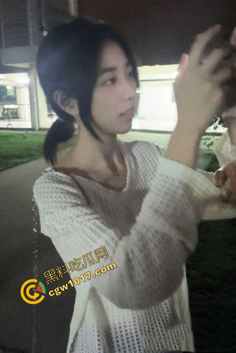 上海极品舞蹈生【杨萧颜】难以抵抗金钱诱惑,堕落为金主性奴,胯下侍奉爆筋肉棒,口技十分了得! 第3张 上海极品舞蹈生【杨萧颜】难以抵抗金钱诱惑,堕落为金主性奴,胯下侍奉爆筋肉棒,口技十分了得! 第3张