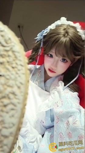 快手三角洲女主播【番茄酱耶】，榜一大哥打赏一个火箭，椅子翻转双脚乱蹬，当场失控骚逼喷汁，直播整活流量密码 ！  第4张